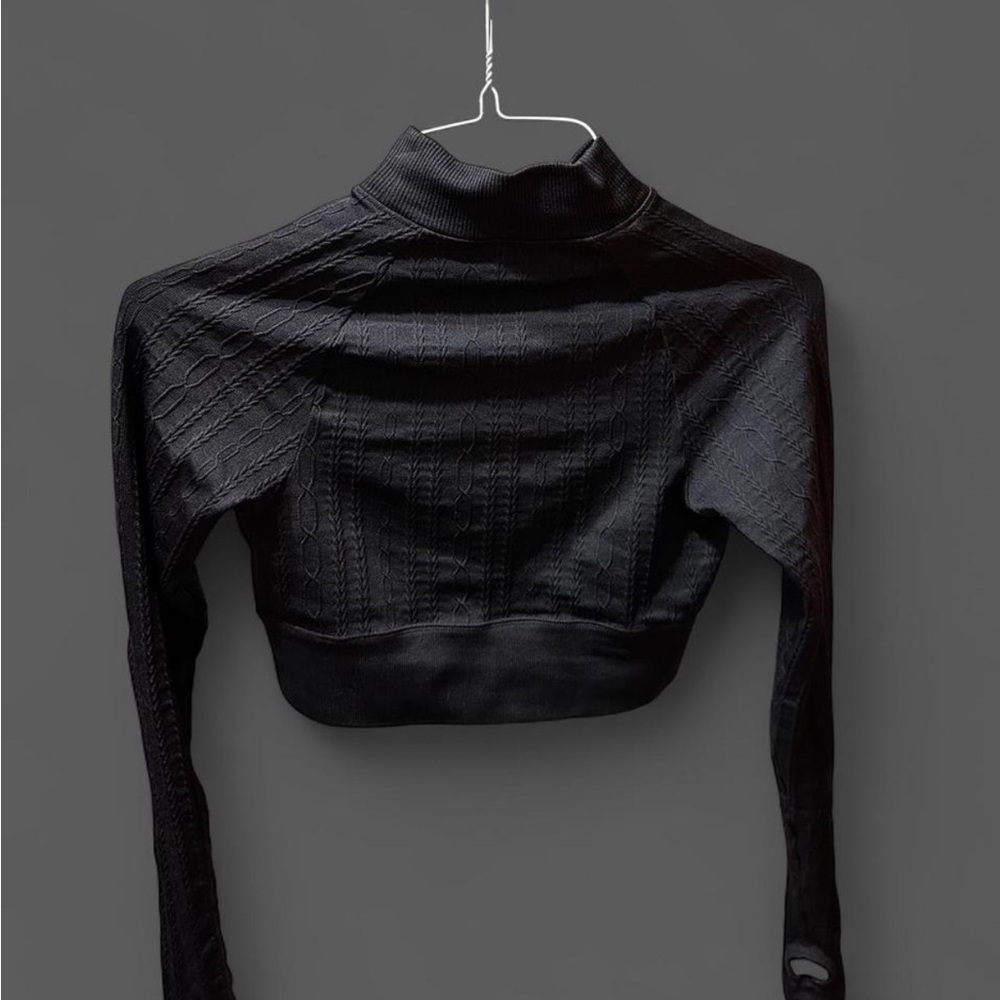 ALO Yoga Black Long-Sleeve Crop Top